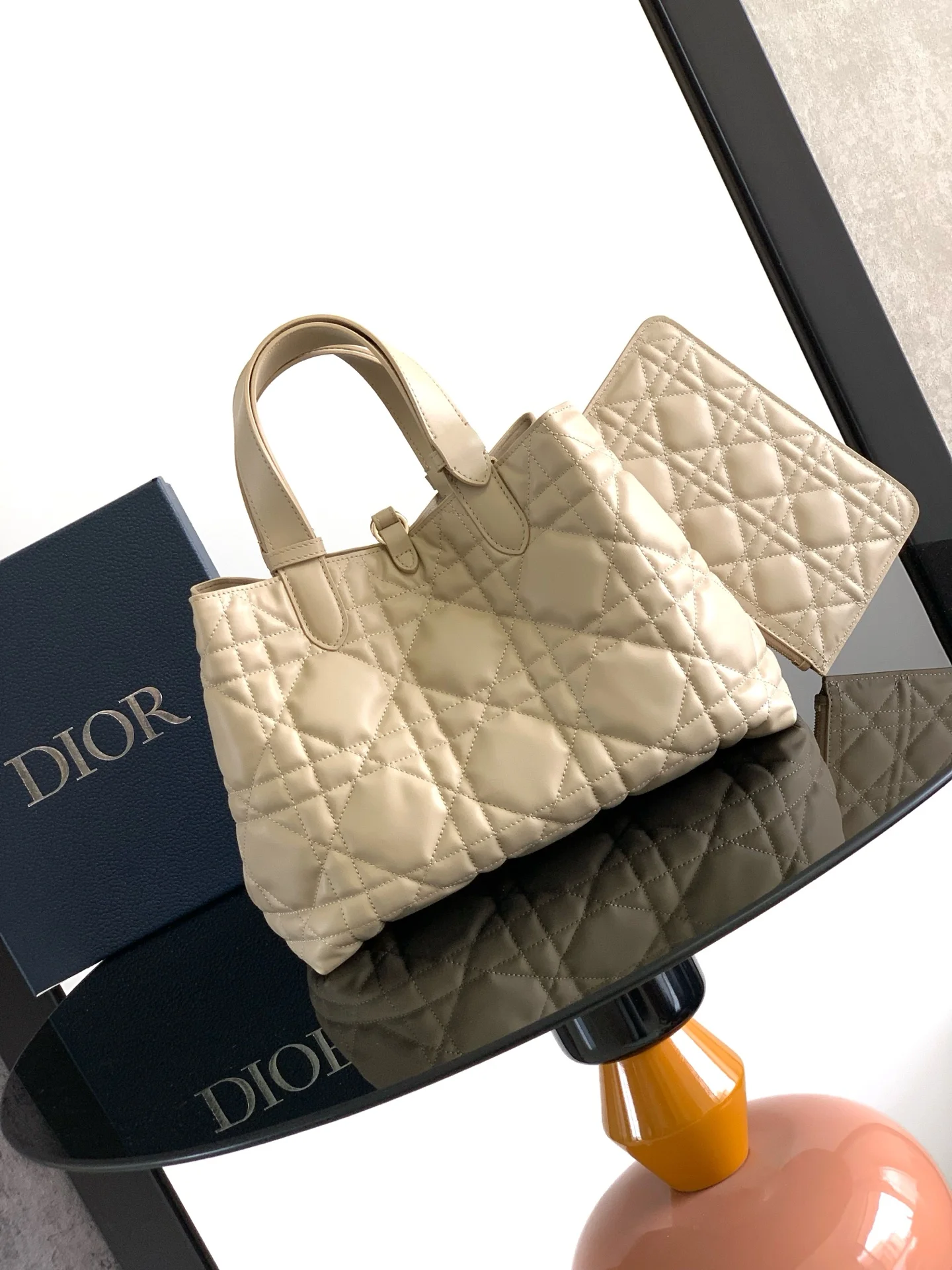 Dior Toujours handbag, medium, women s tote bag - Detail view 4