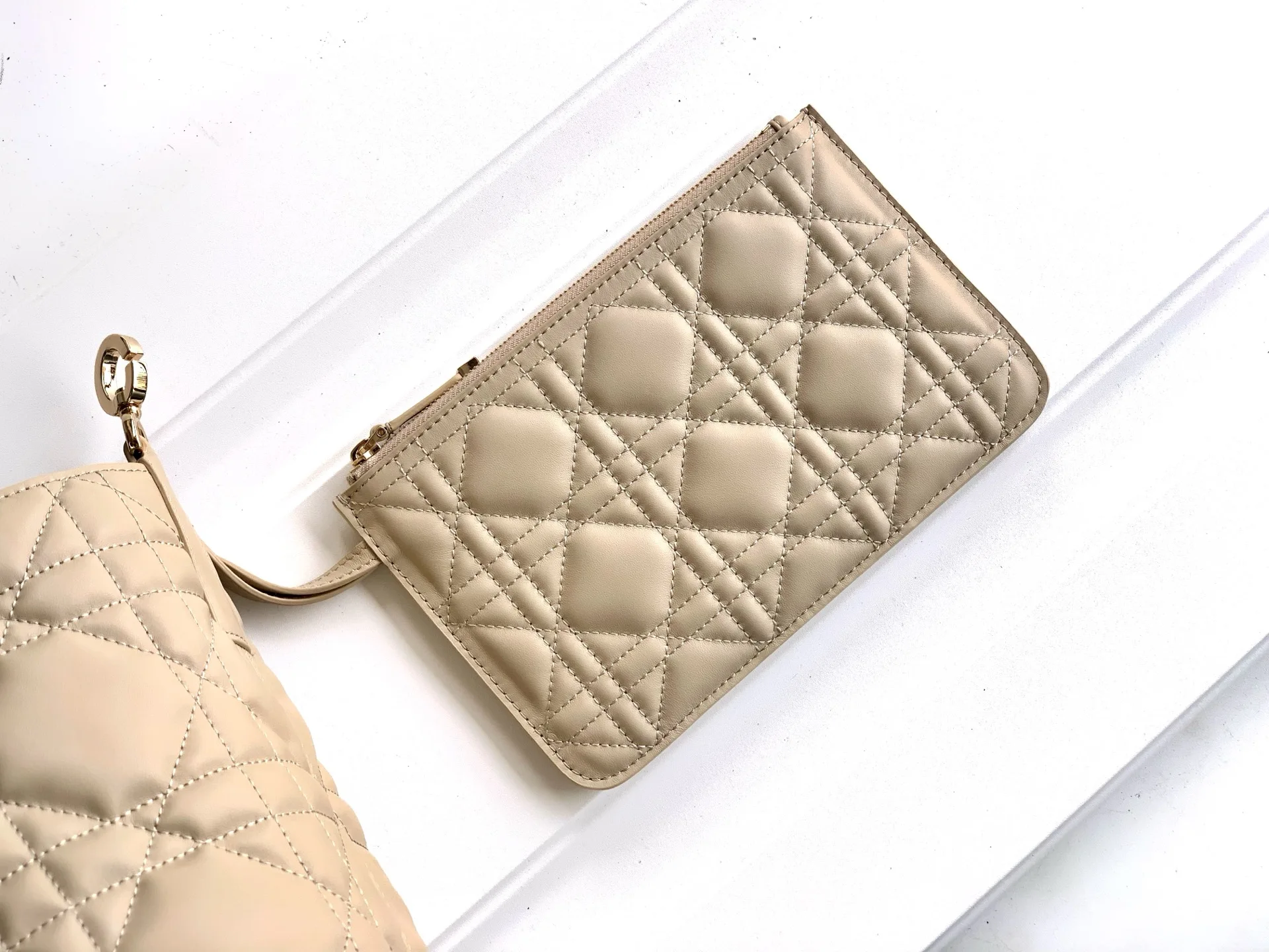 Dior Toujours handbag, medium, women s tote bag - Detail view 7