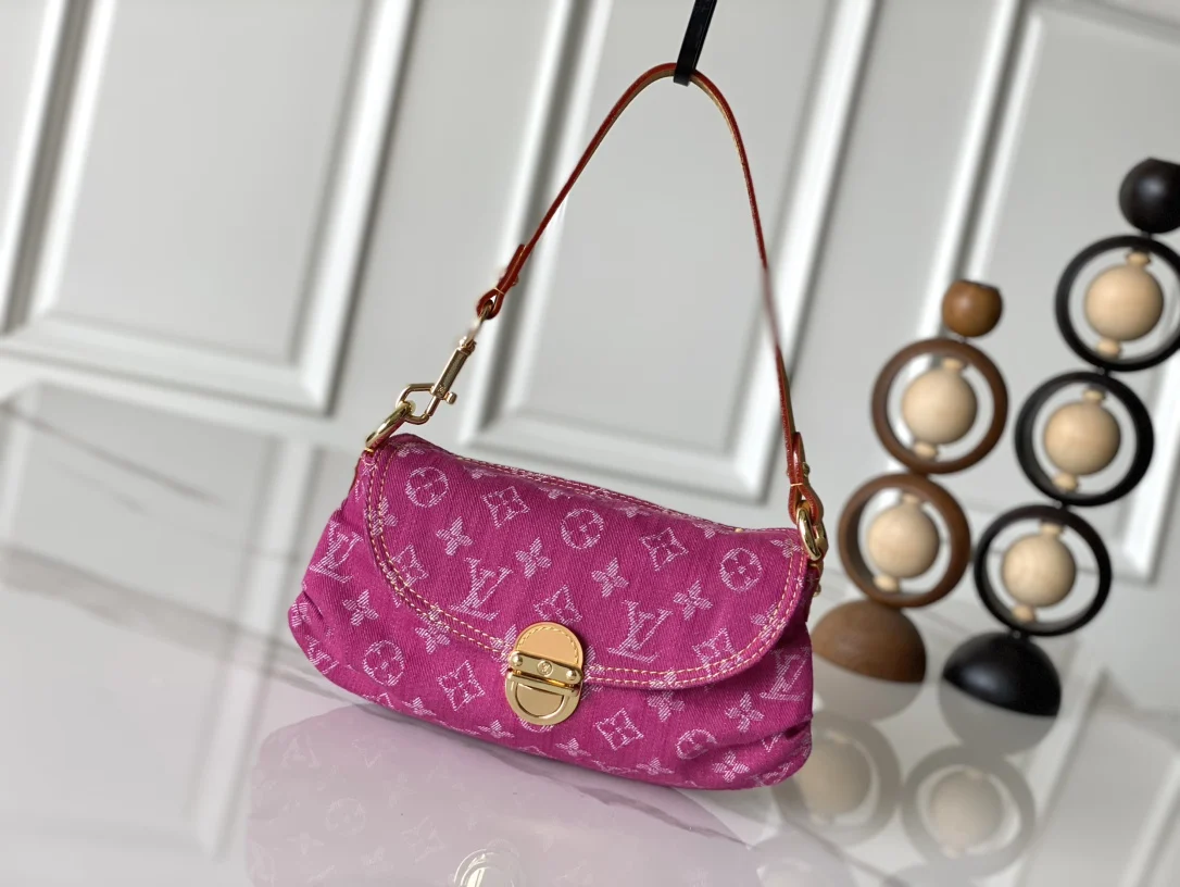 Louis Vuitton M95216 Purple Denim Crossbody Bag, Vintage Discontinued Limited Edition - Detail view 1