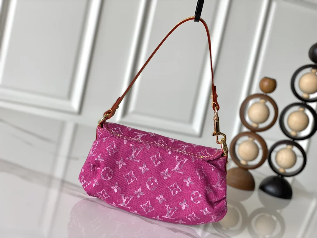 Louis Vuitton M95216 Purple Denim Crossbody Bag, Vintage Discontinued Limited Edition - Detail view 3
