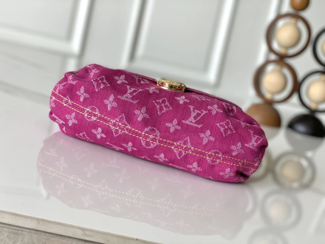 Louis Vuitton M95216 Purple Denim Crossbody Bag, Vintage Discontinued Limited Edition - Detail view 4