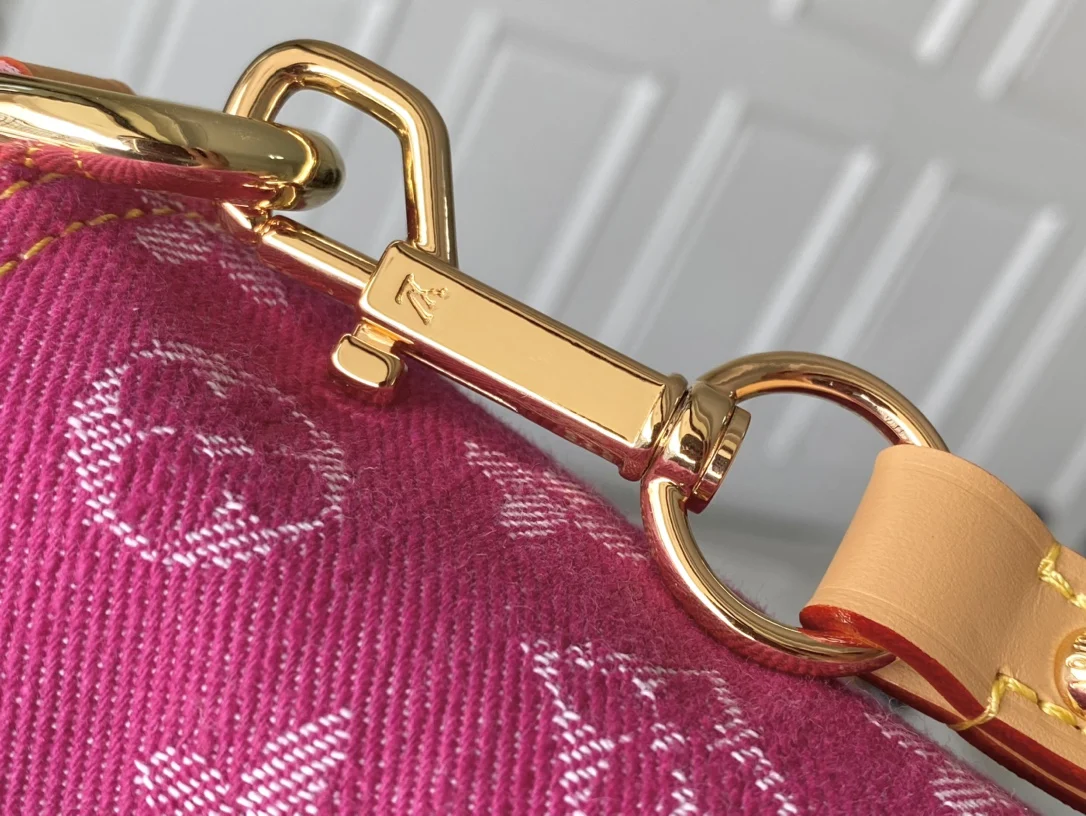 Louis Vuitton M95216 Purple Denim Crossbody Bag, Vintage Discontinued Limited Edition - Detail view 7