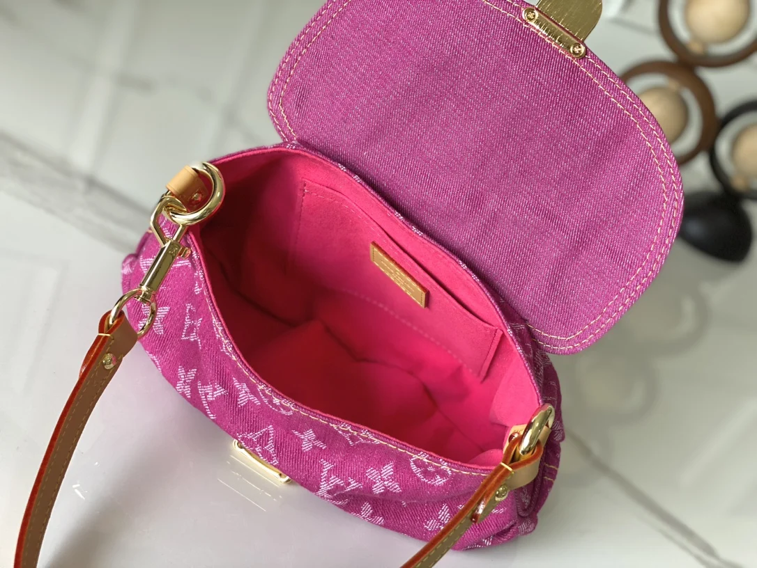 Louis Vuitton M95216 Purple Denim Crossbody Bag, Vintage Discontinued Limited Edition - Detail view 8