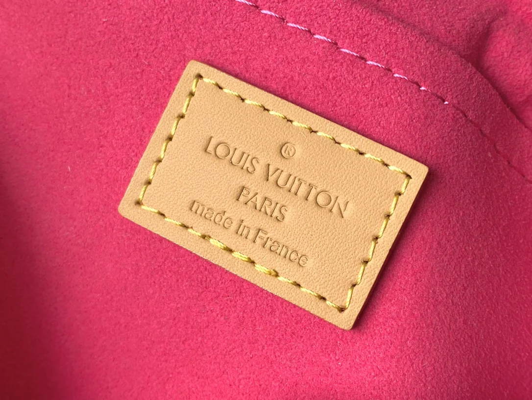 Louis Vuitton M95216 Purple Denim Crossbody Bag, Vintage Discontinued Limited Edition - Detail view 9