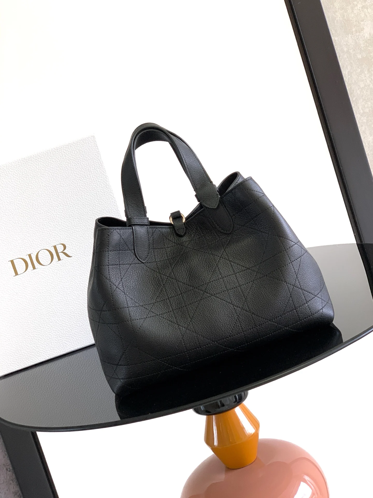 Dior Toujours handbag, Spring-Summer 2023 Ready-to-Wear collection - Detail view 3