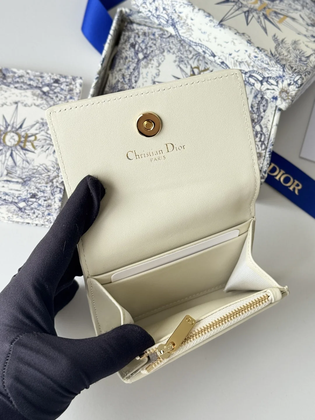 Dior S2300UWHC_M30G Caro Card Holder Coin Purse - Detail view 9