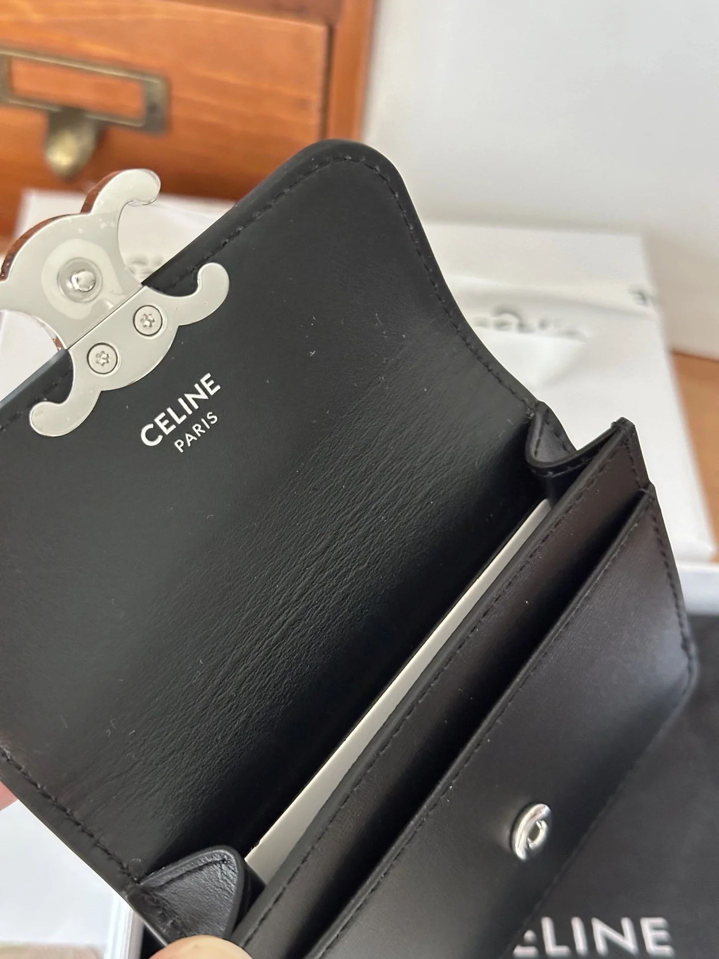 Celine 10I5834 TRIOMPHE Shiny Calfskin Flap Card Holder - Detail view 5