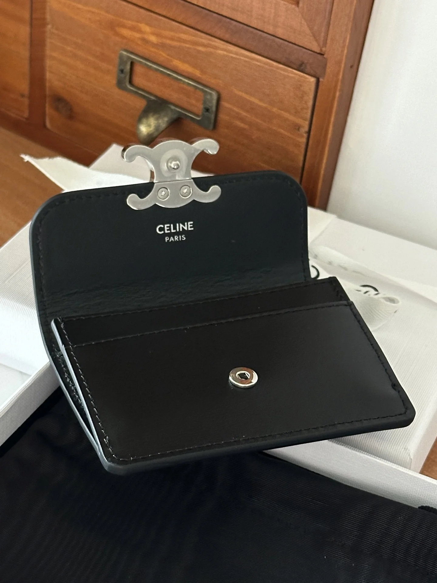Celine 10I5834 TRIOMPHE Shiny Calfskin Flap Card Holder - Detail view 6