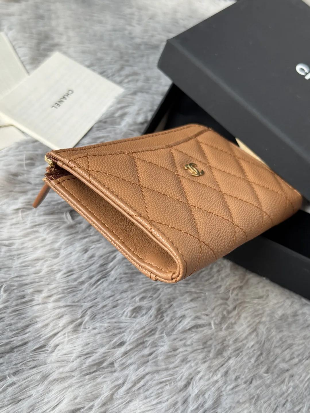 Chanel A3179 2024 7-shaped single pull card holder - Detail view 5