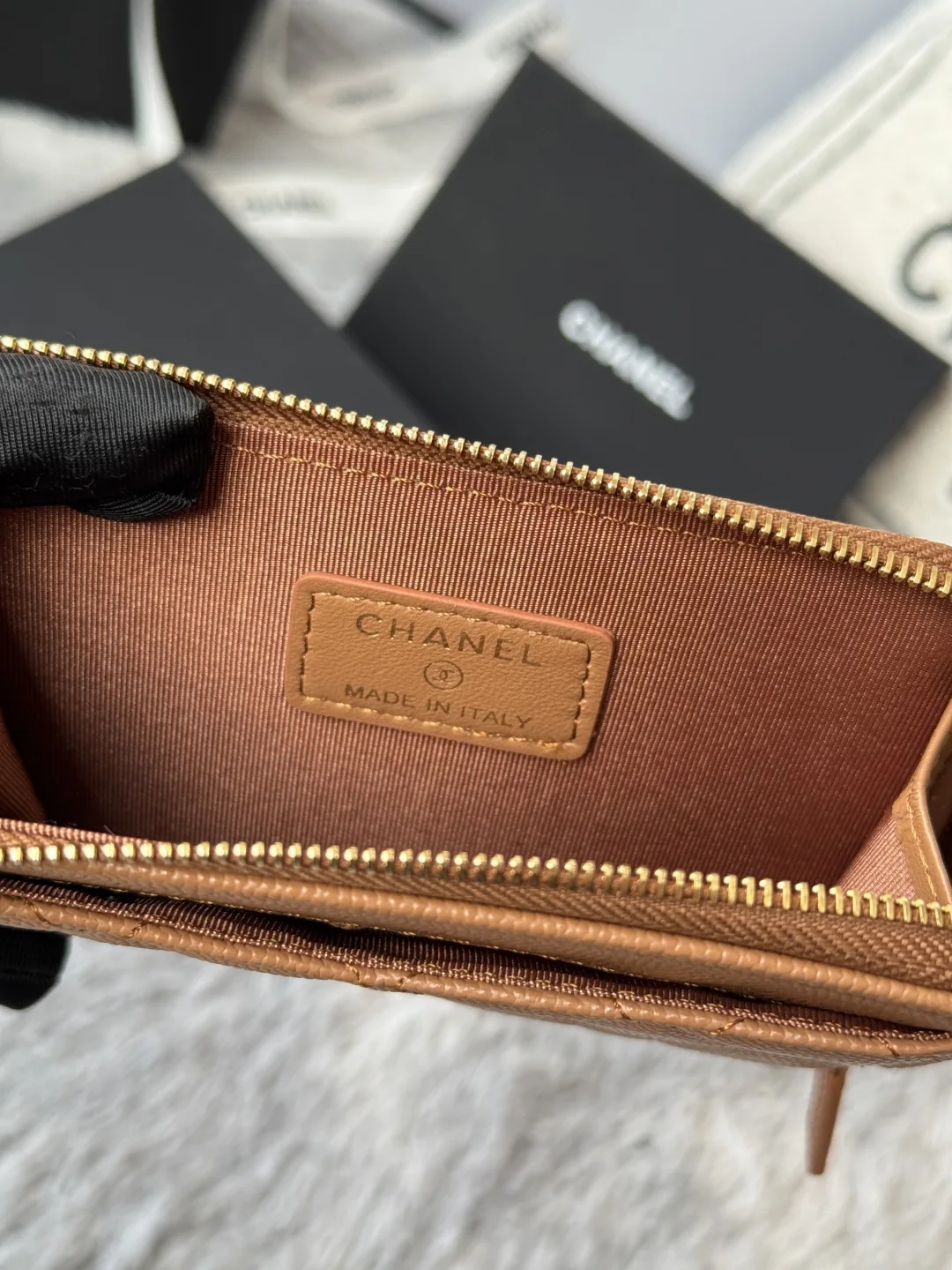 Chanel A3179 2024 7-shaped single pull card holder - Detail view 9