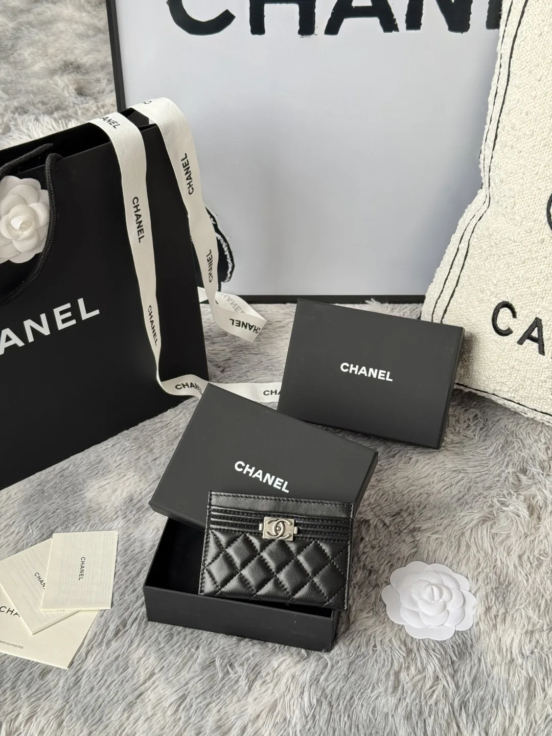 Chanel 84431 New Le Boy Cardholder - Detail view 1