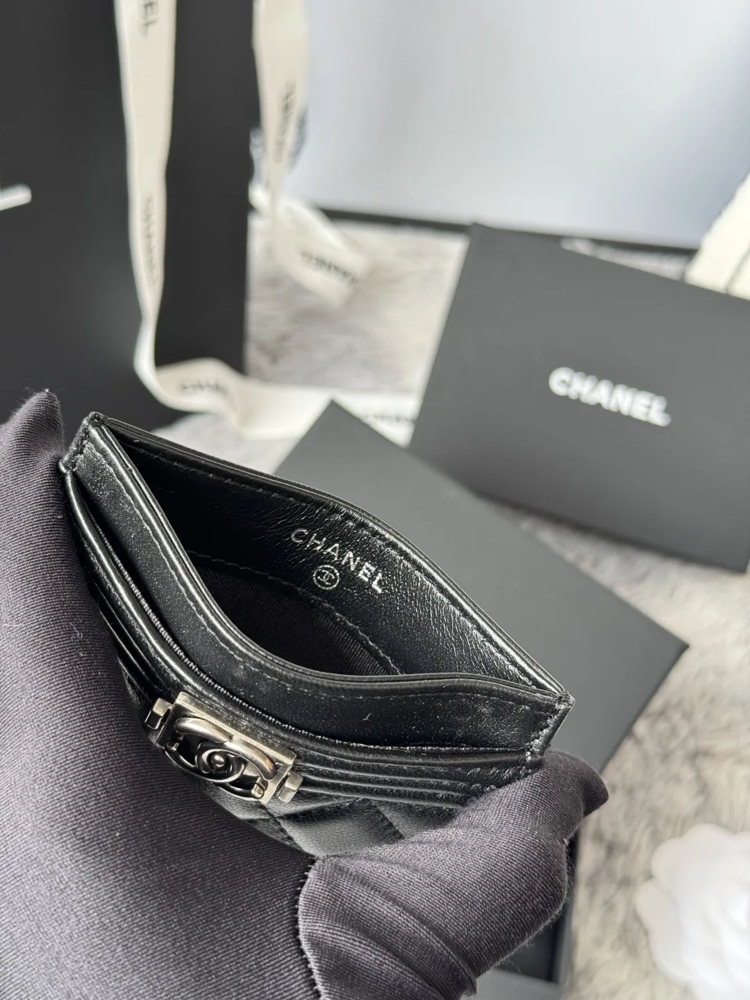 Chanel 84431 New Le Boy Cardholder - Detail view 8