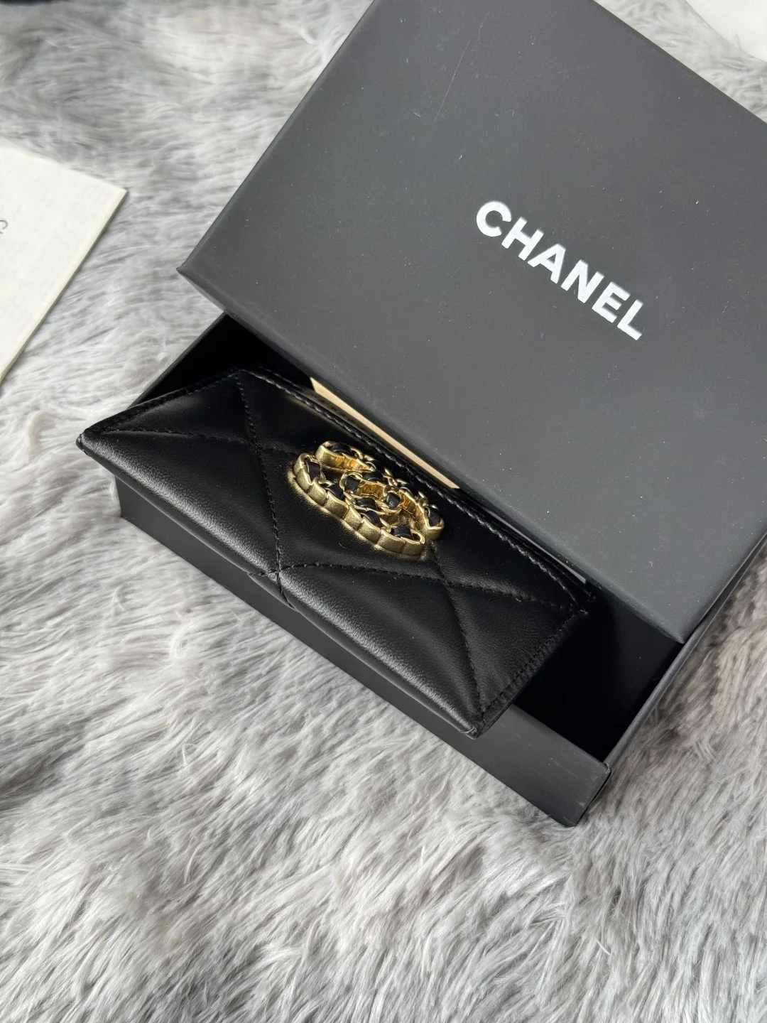 Chanel AP1167 Embroidered Argyle Cardholder - Detail view 4