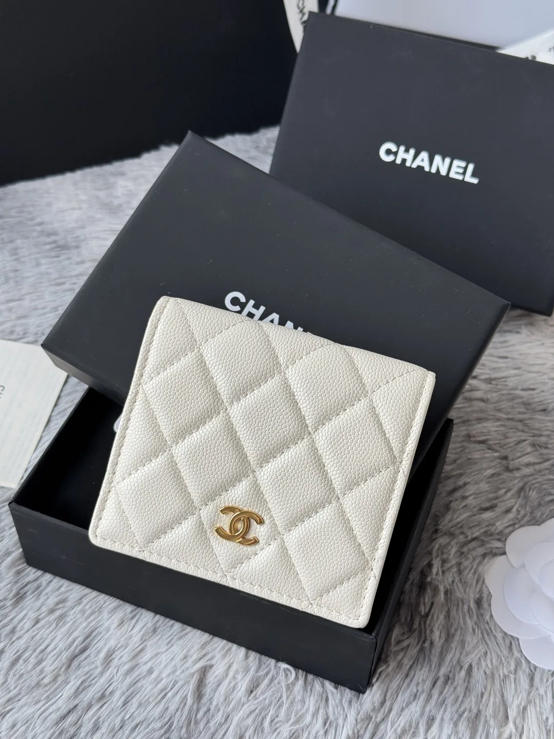 Chanel A84028 Bi-fold Wallet - Detail view 2