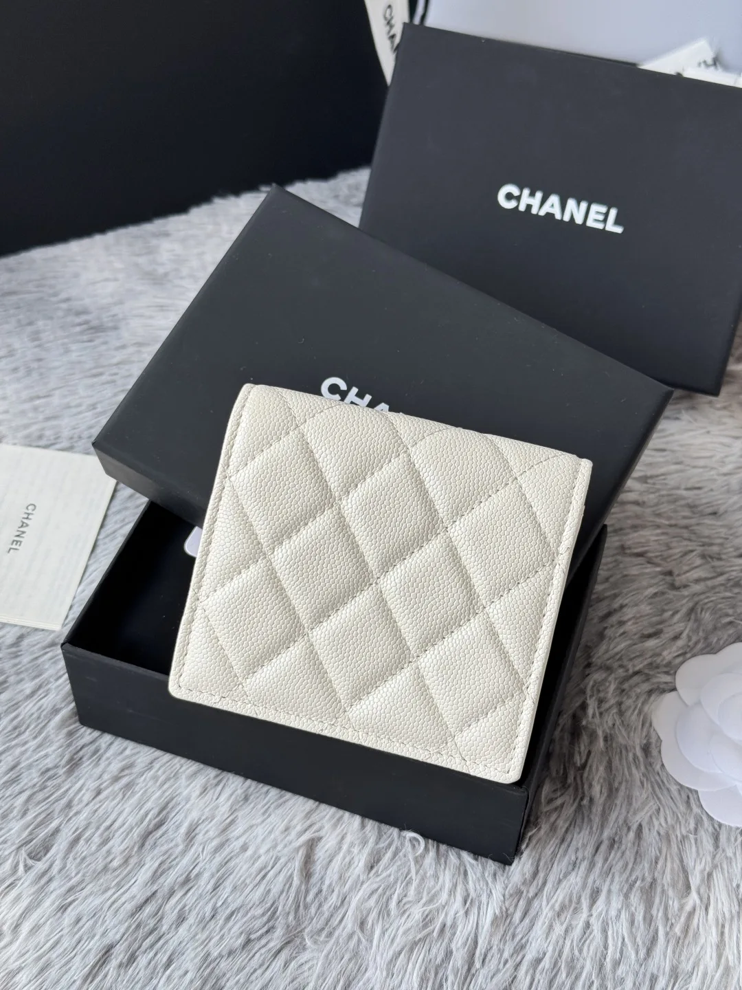 Chanel A84028 Bi-fold Wallet - Detail view 3