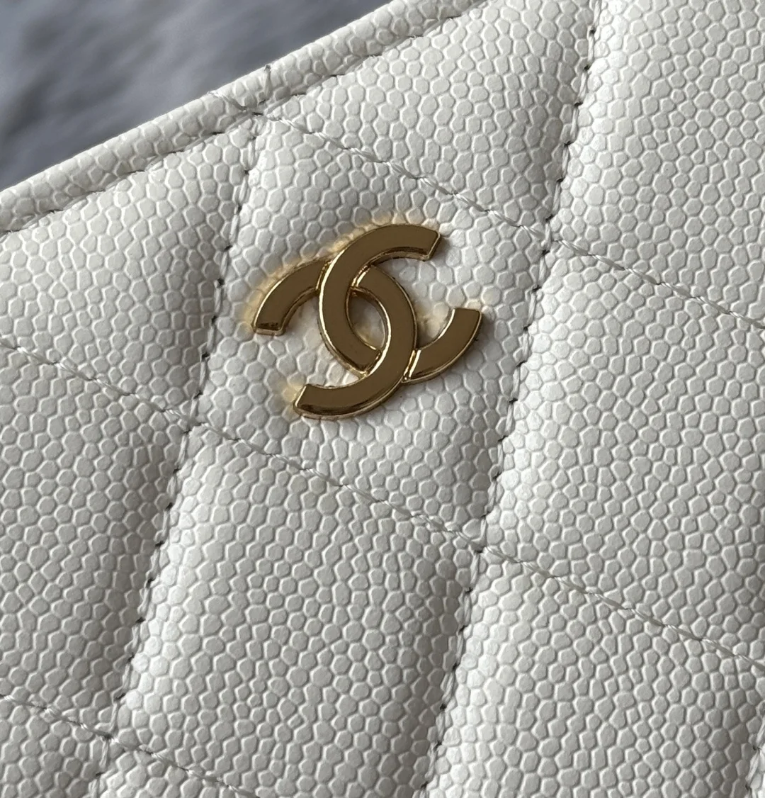 Chanel A84028 Bi-fold Wallet - Detail view 4