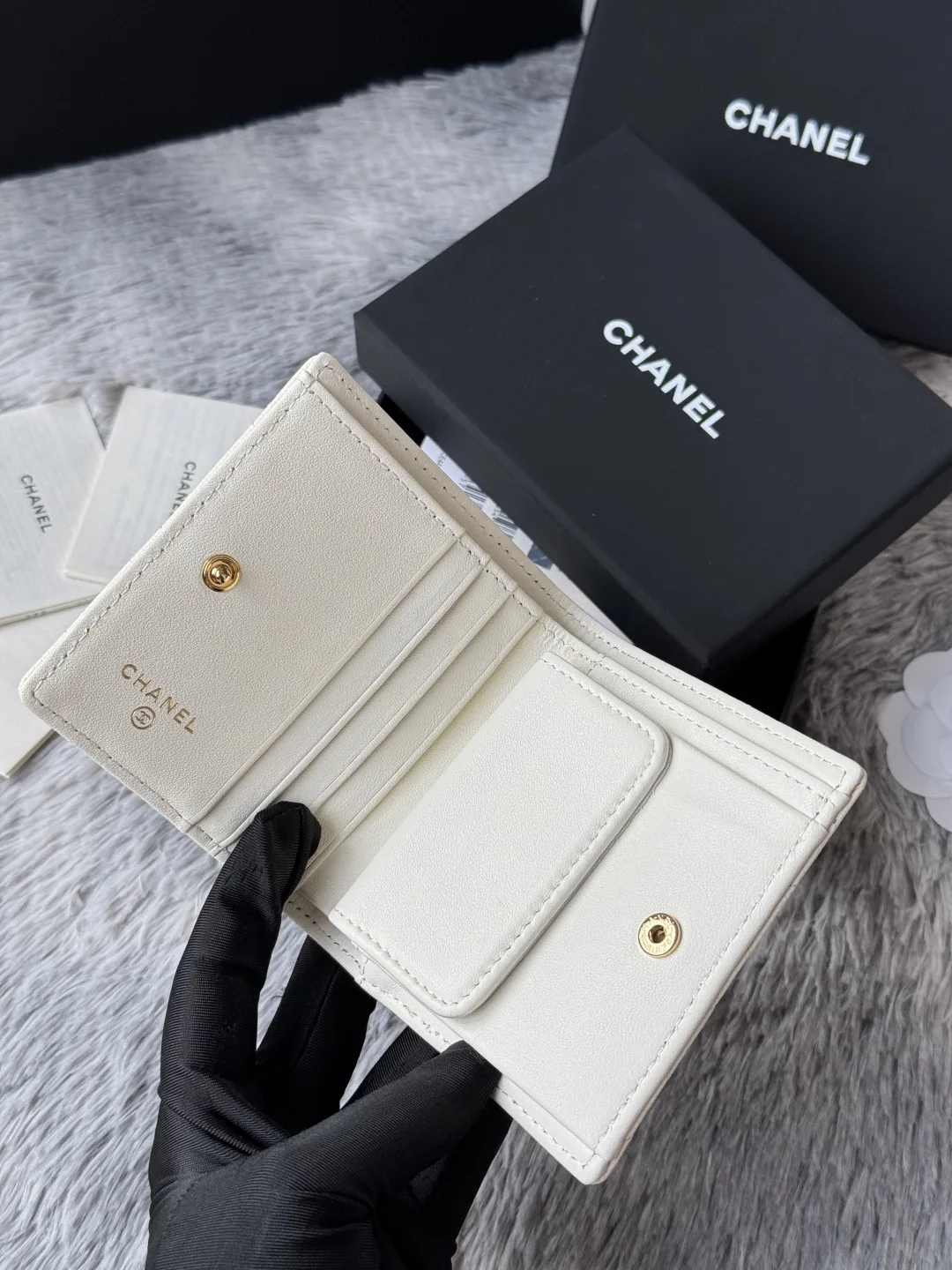 Chanel A84028 Bi-fold Wallet - Detail view 5