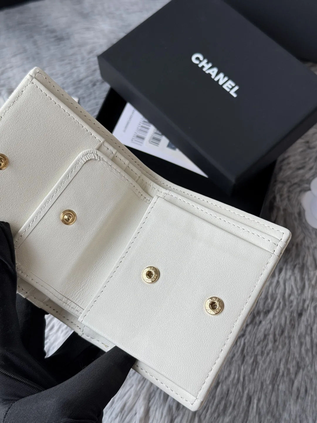 Chanel A84028 Bi-fold Wallet - Detail view 7