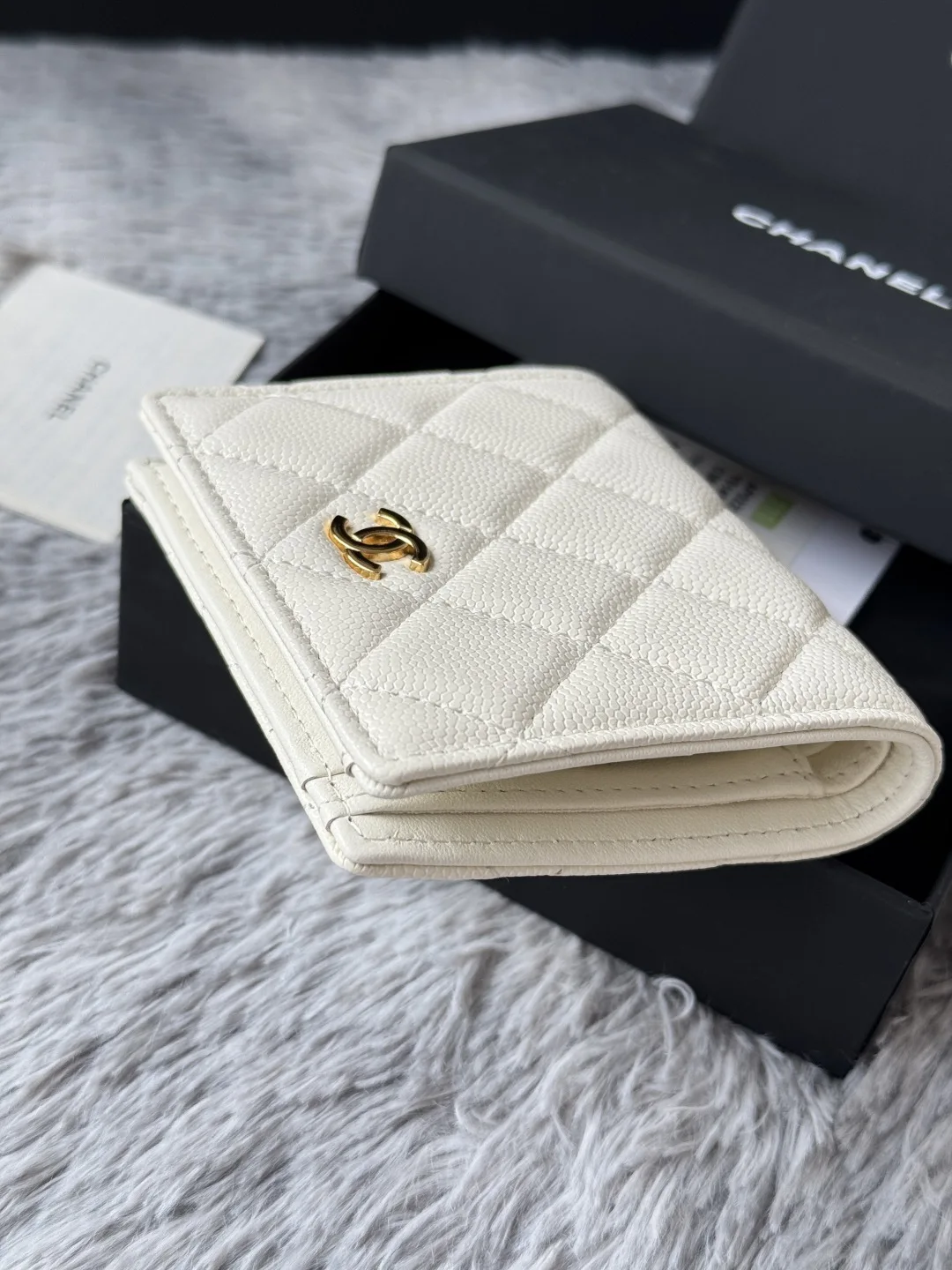 Chanel A84028 Bi-fold Wallet - Detail view 9