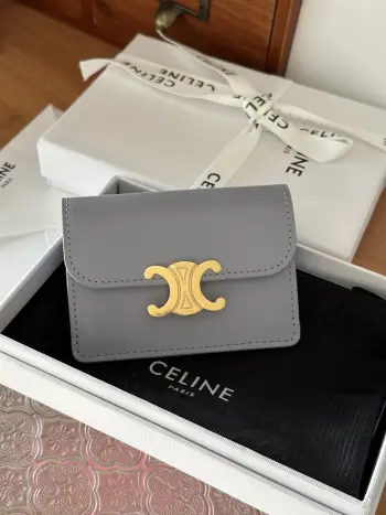 10i5834 TRIOMPHE 亮泽牛皮革翻盖卡包