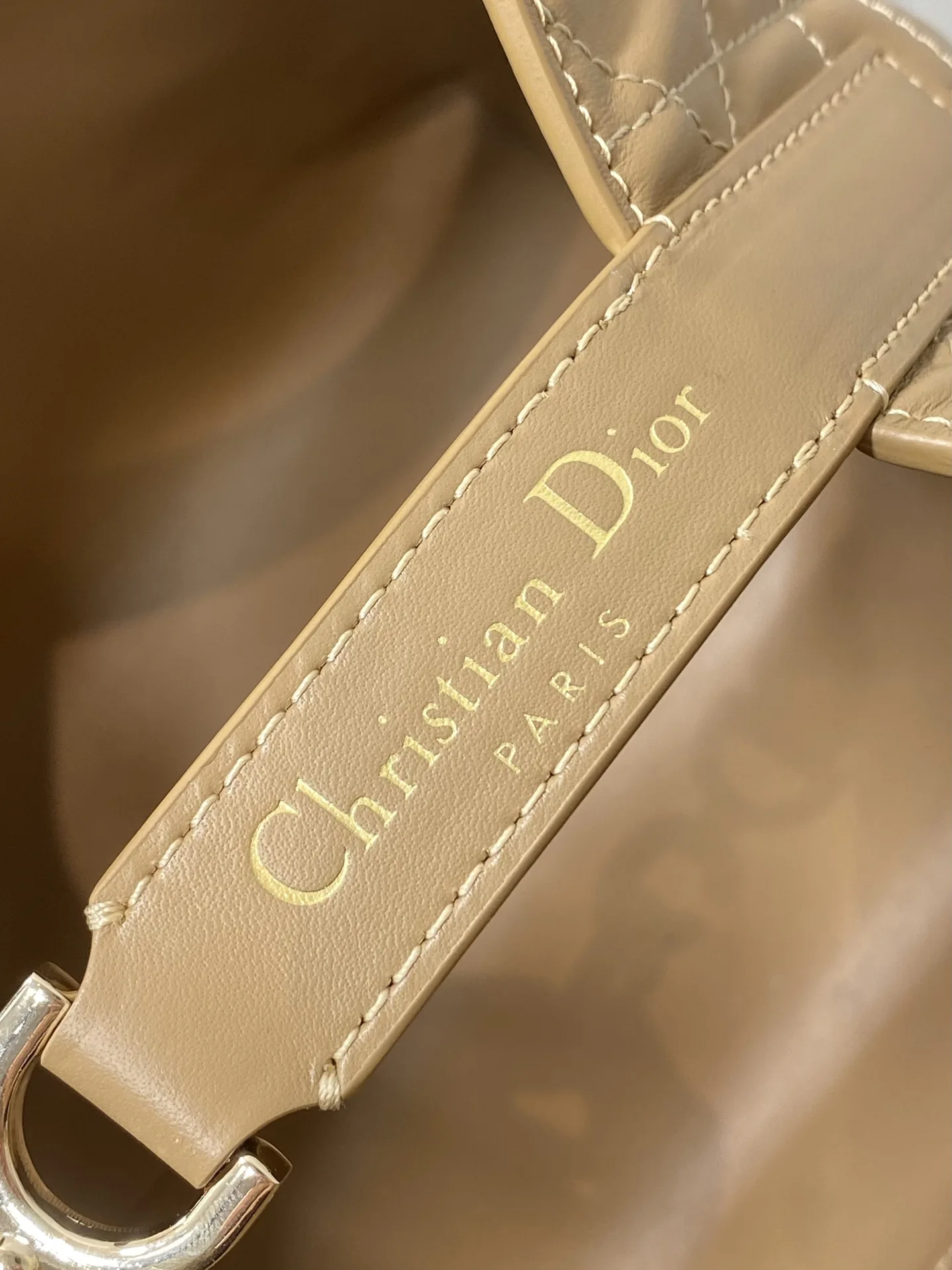 Dior Caramel Toujours Vertical Medium Handbag - Detail view 6