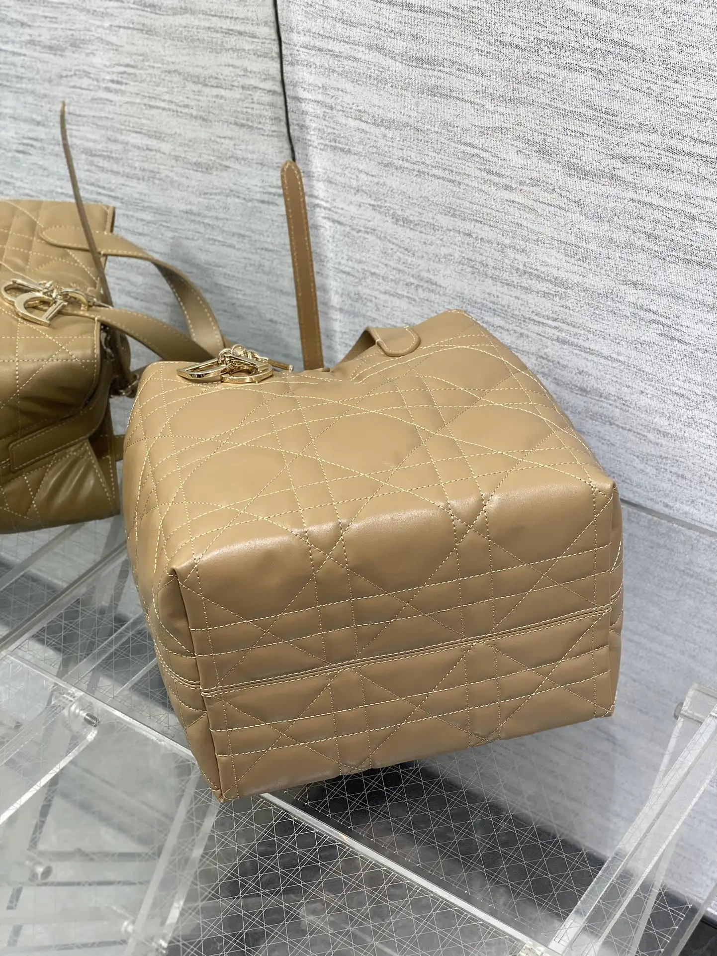 Dior Caramel Toujours Vertical Medium Handbag - Detail view 7