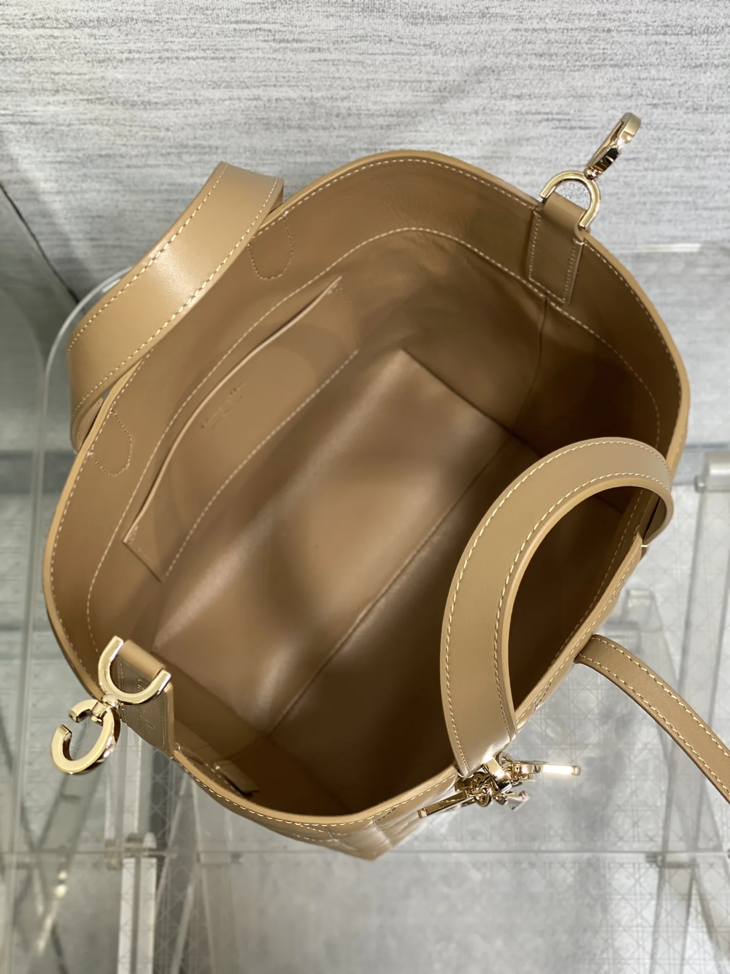 Dior Caramel Toujours Vertical Medium Handbag - Detail view 8