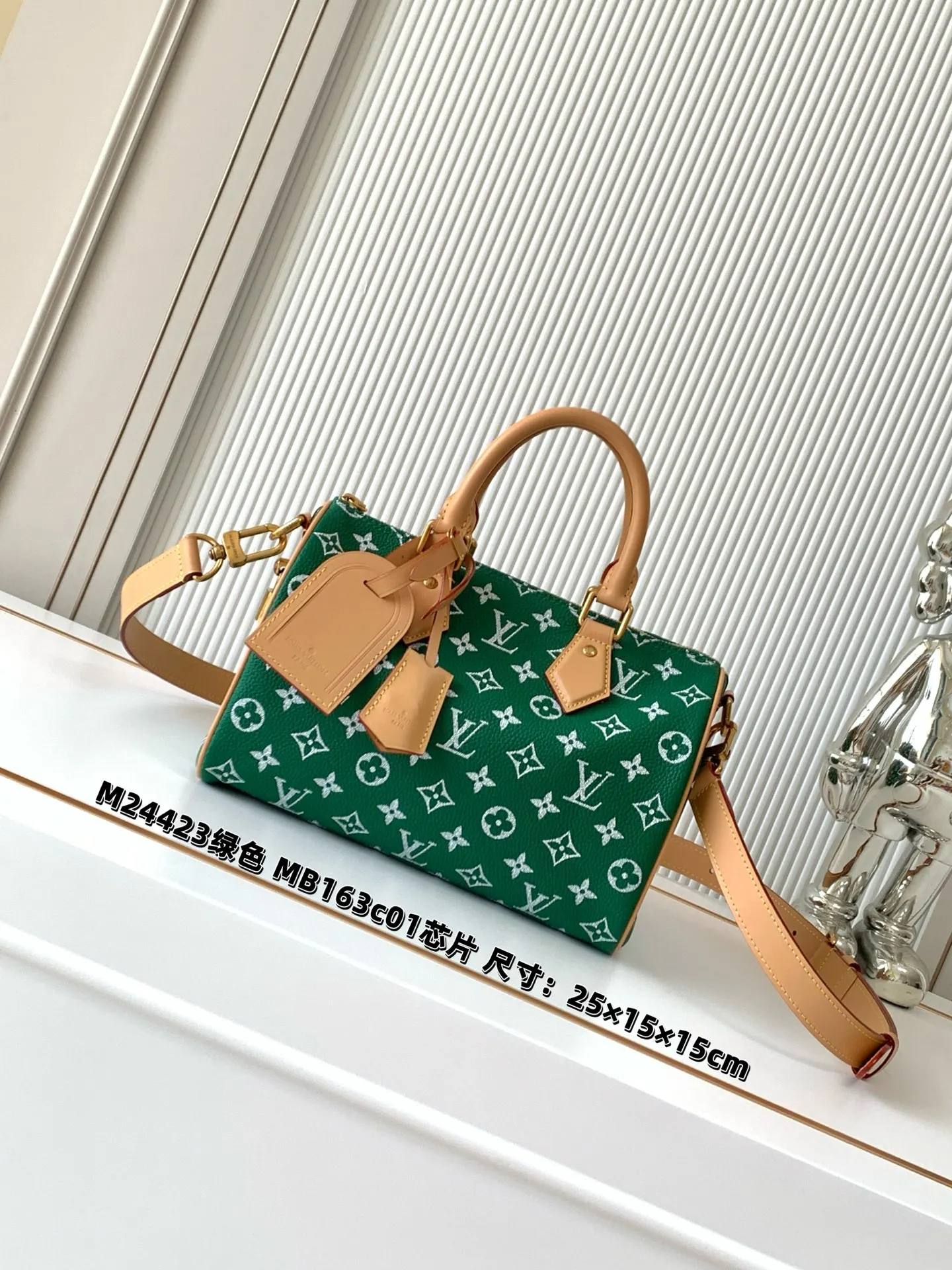 Louis Vuitton M24423 Green Speedy P9 Bandouliere 25 Bag - Detail view 1