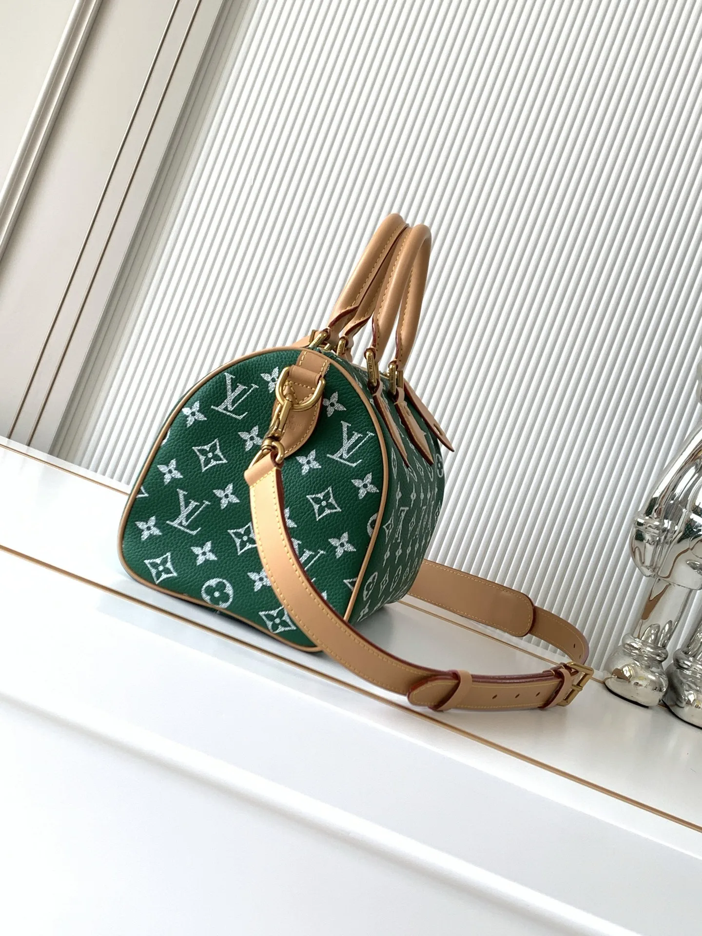 Louis Vuitton M24423 Green Speedy P9 Bandouliere 25 Bag - Detail view 2