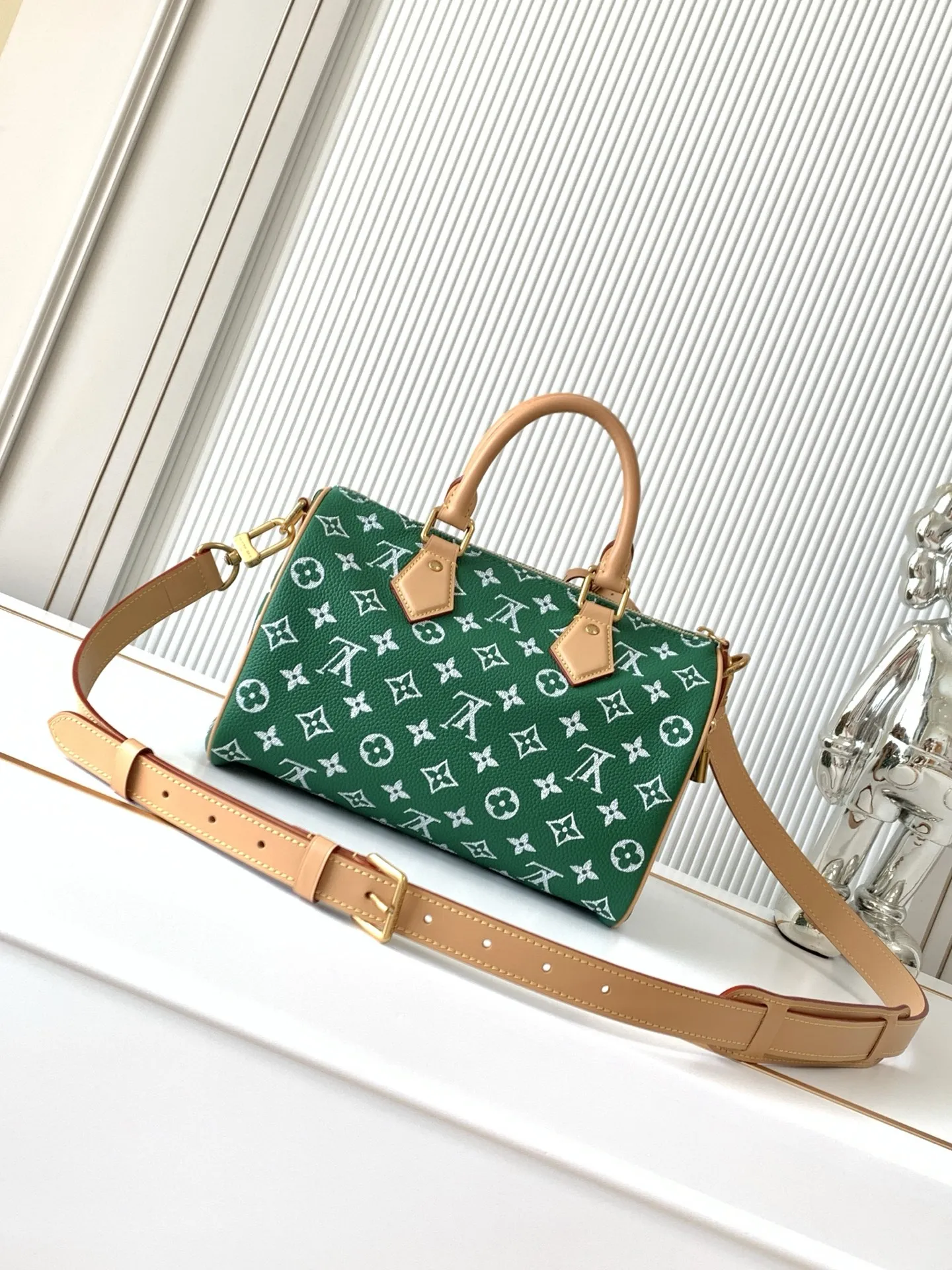 Louis Vuitton M24423 Green Speedy P9 Bandouliere 25 Bag - Detail view 3