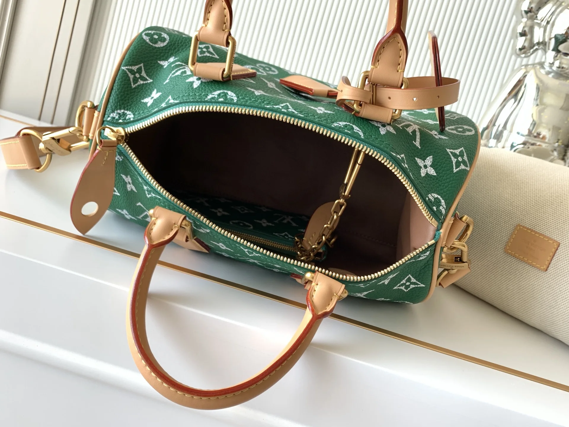 Louis Vuitton M24423 Green Speedy P9 Bandouliere 25 Bag - Detail view 9