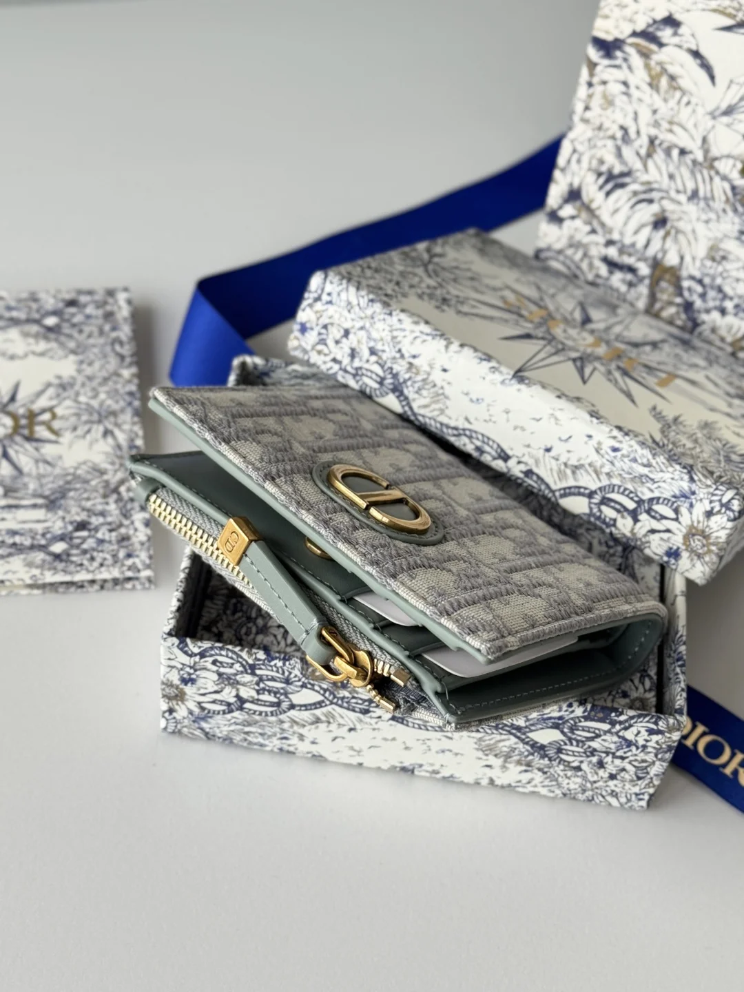 Dior S2197UBHZ_M928 Dior Caro Dahlia Wallet - Detail view 4