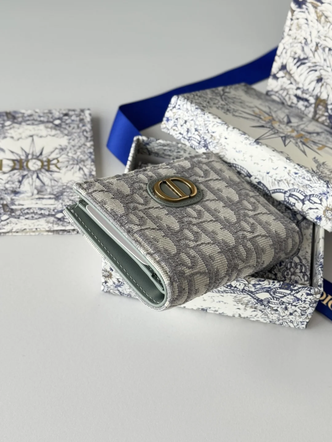 Dior S2197UBHZ_M928 Dior Caro Dahlia Wallet - Detail view 5