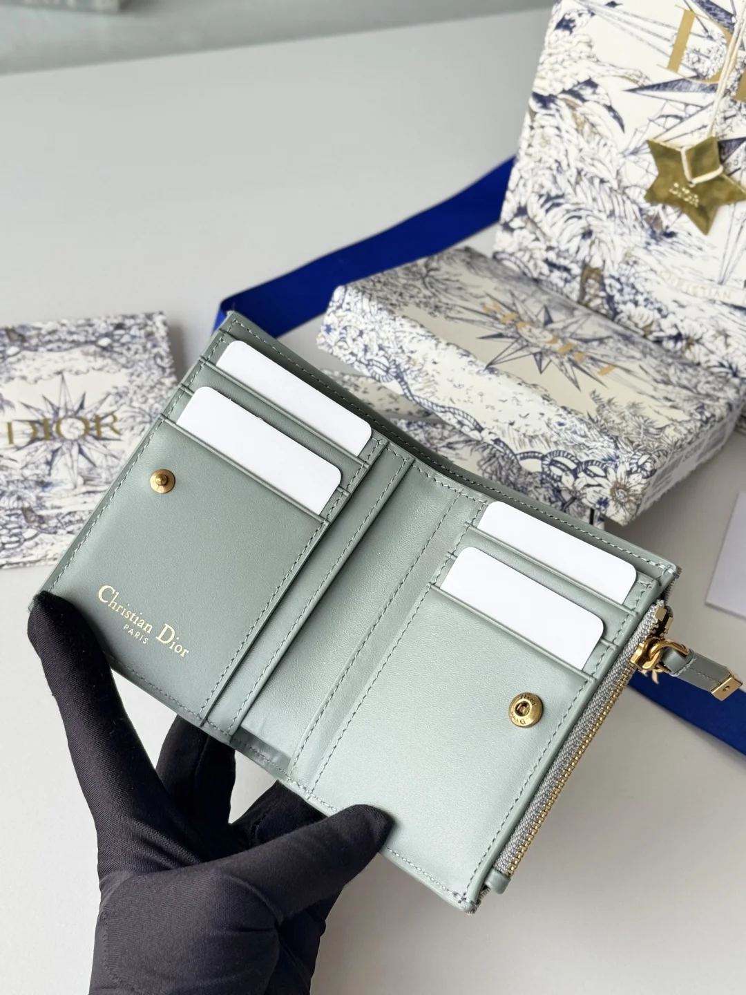 Dior S2197UBHZ_M928 Dior Caro Dahlia Wallet - Detail view 8