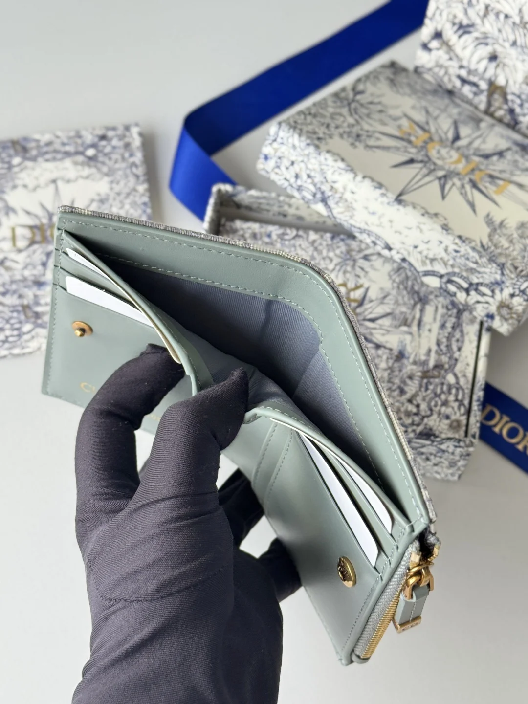 Dior S2197UBHZ_M928 Dior Caro Dahlia Wallet - Detail view 12