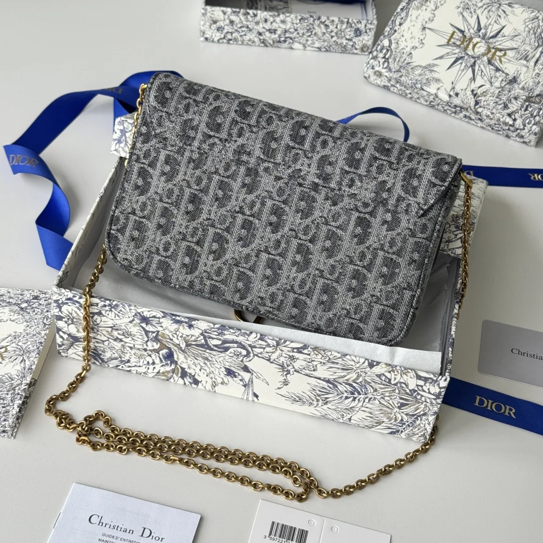 Dior S5907CTZQ_M928 Denim Dior Oblique Jacquard Saddle Chain Bag - Detail view 3