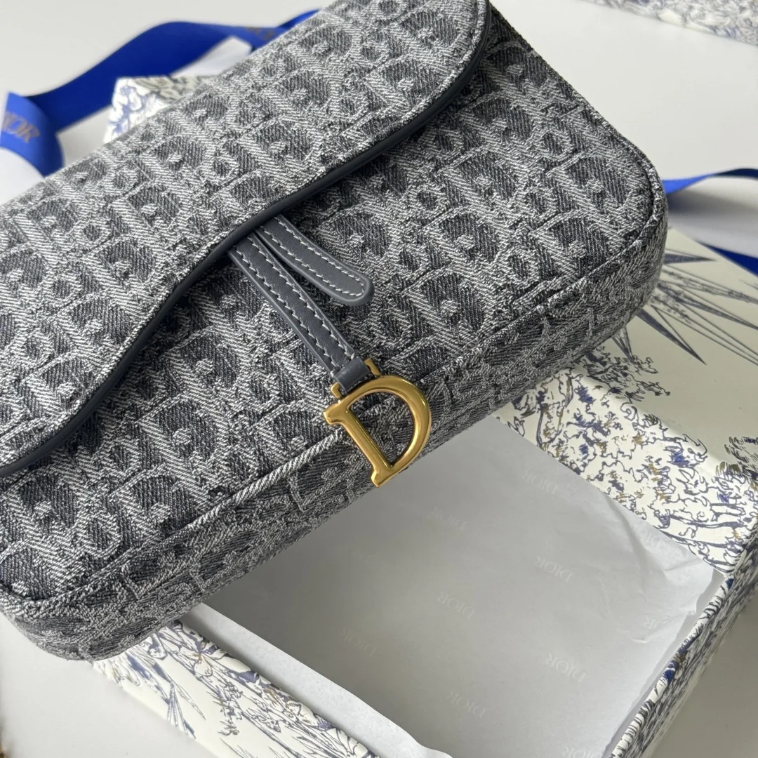 Dior S5907CTZQ_M928 Denim Dior Oblique Jacquard Saddle Chain Bag - Detail view 5