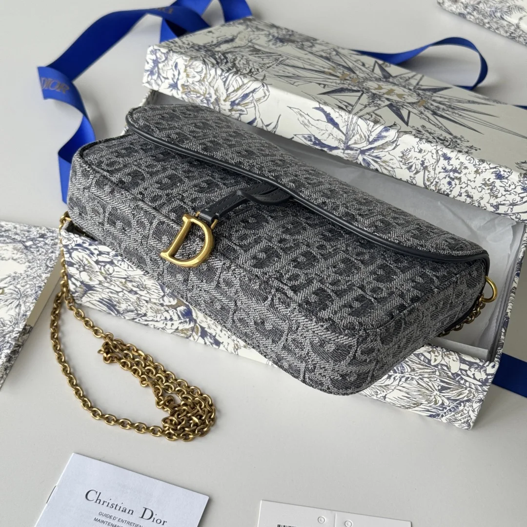 Dior S5907CTZQ_M928 Denim Dior Oblique Jacquard Saddle Chain Bag - Detail view 6