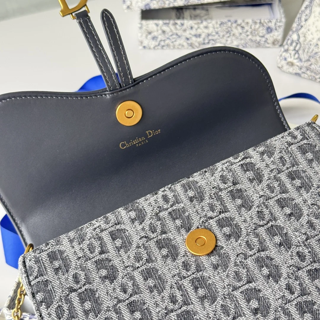 Dior S5907CTZQ_M928 Denim Dior Oblique Jacquard Saddle Chain Bag - Detail view 10