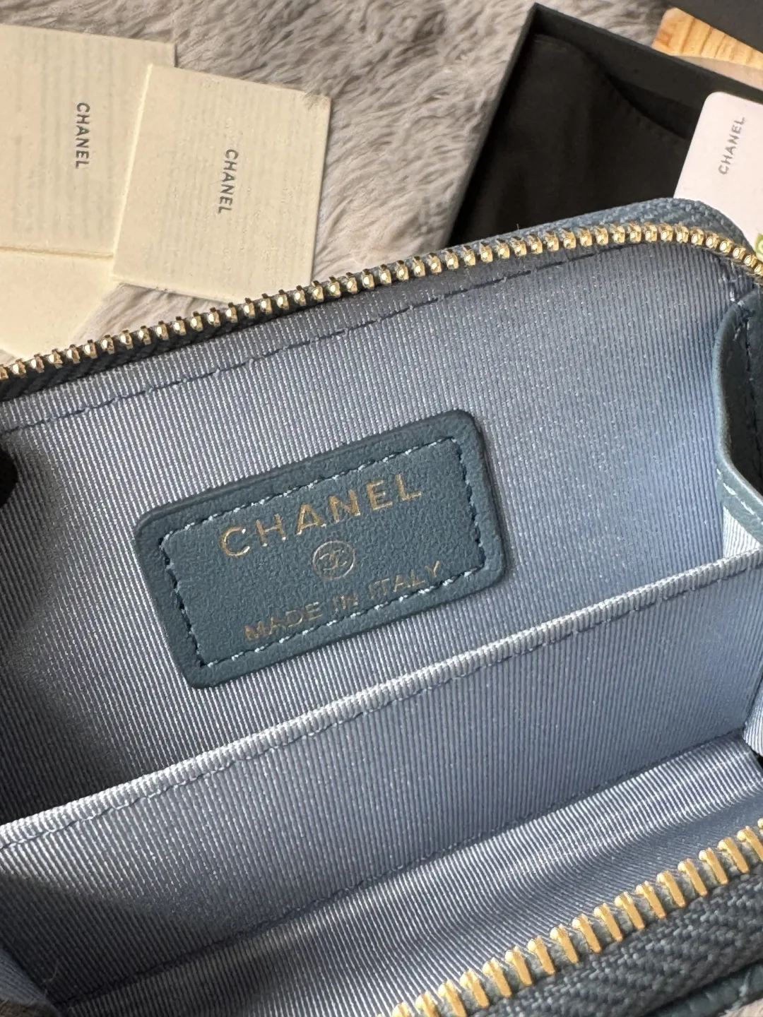 Chanel AP1650 Small Zip Pouch Laka Pouch - Detail view 9