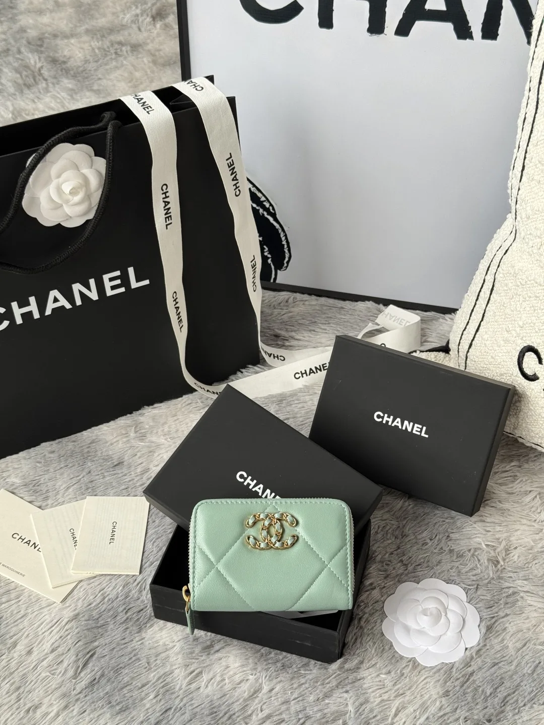 Chanel AP0949 Diamond Quilted Small Zip Coin Purse - Detail view 1