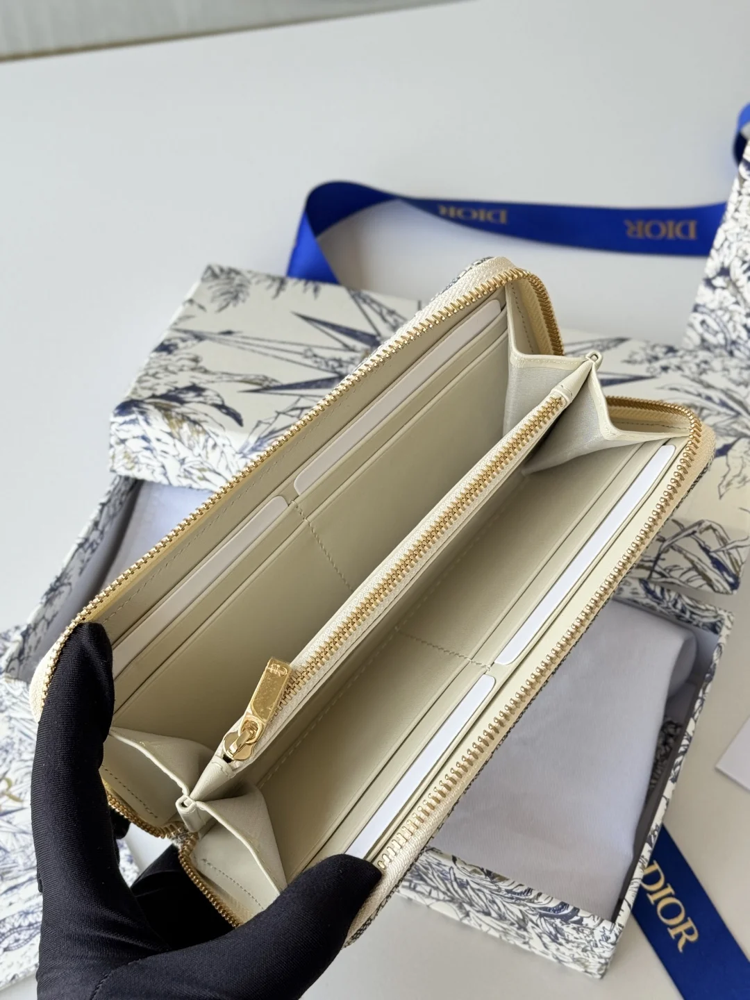 Dior S2189 Jacquard Fabric Long Zip-Around Wallet - Detail view 8