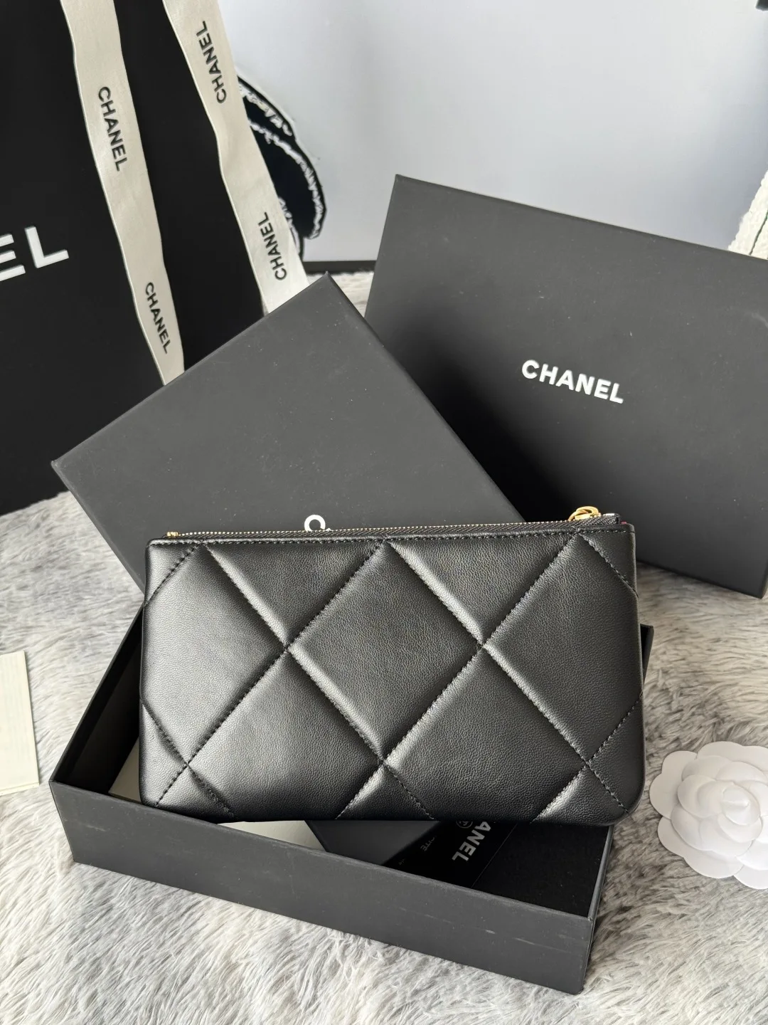 Chanel AP1790 Diamond Quilted Flap Coin Purse - Detail view 4