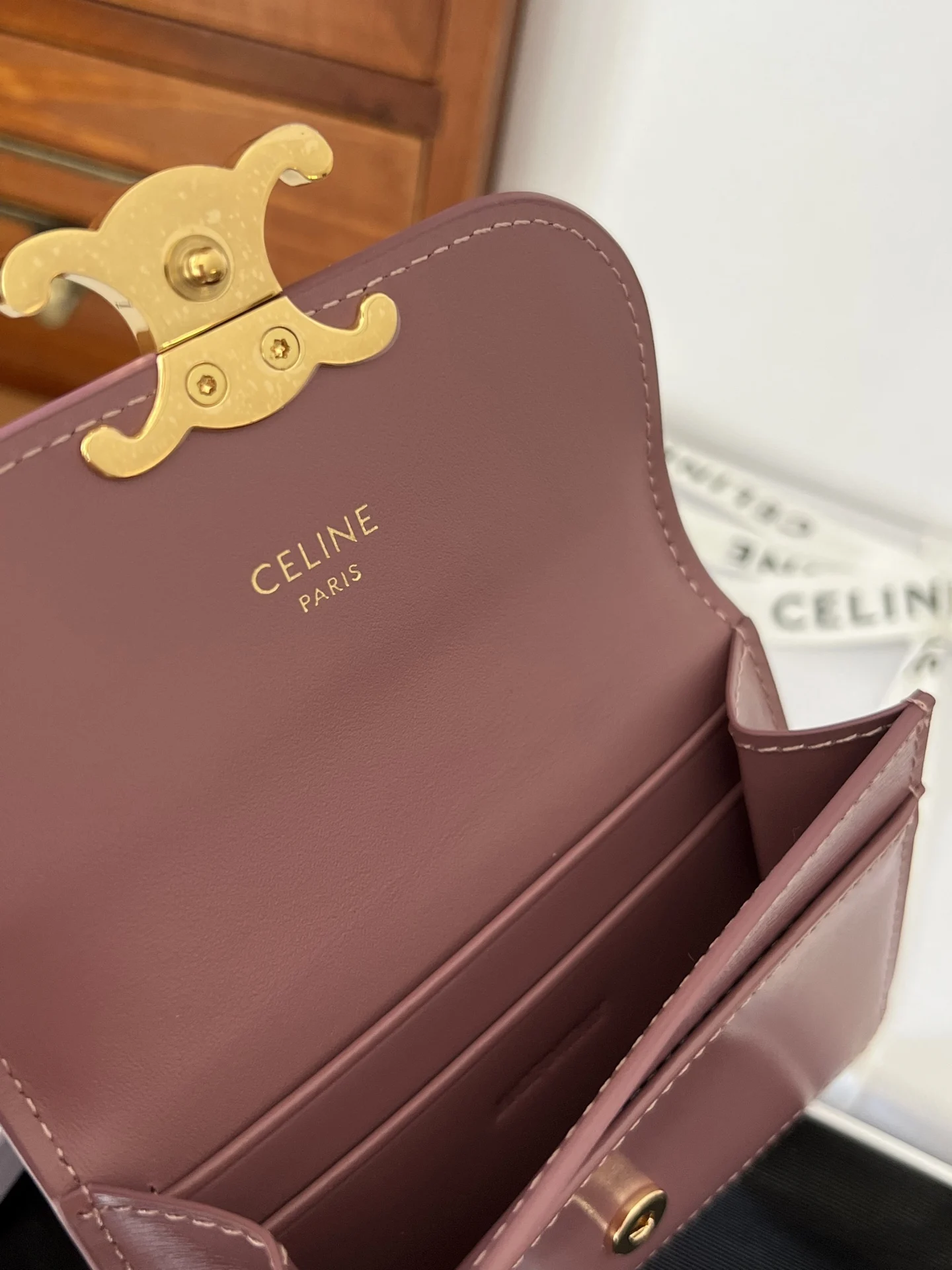 Celine 10I5834 TRIOMPHE Shiny Calfskin Flap Card Holder - Detail view 5