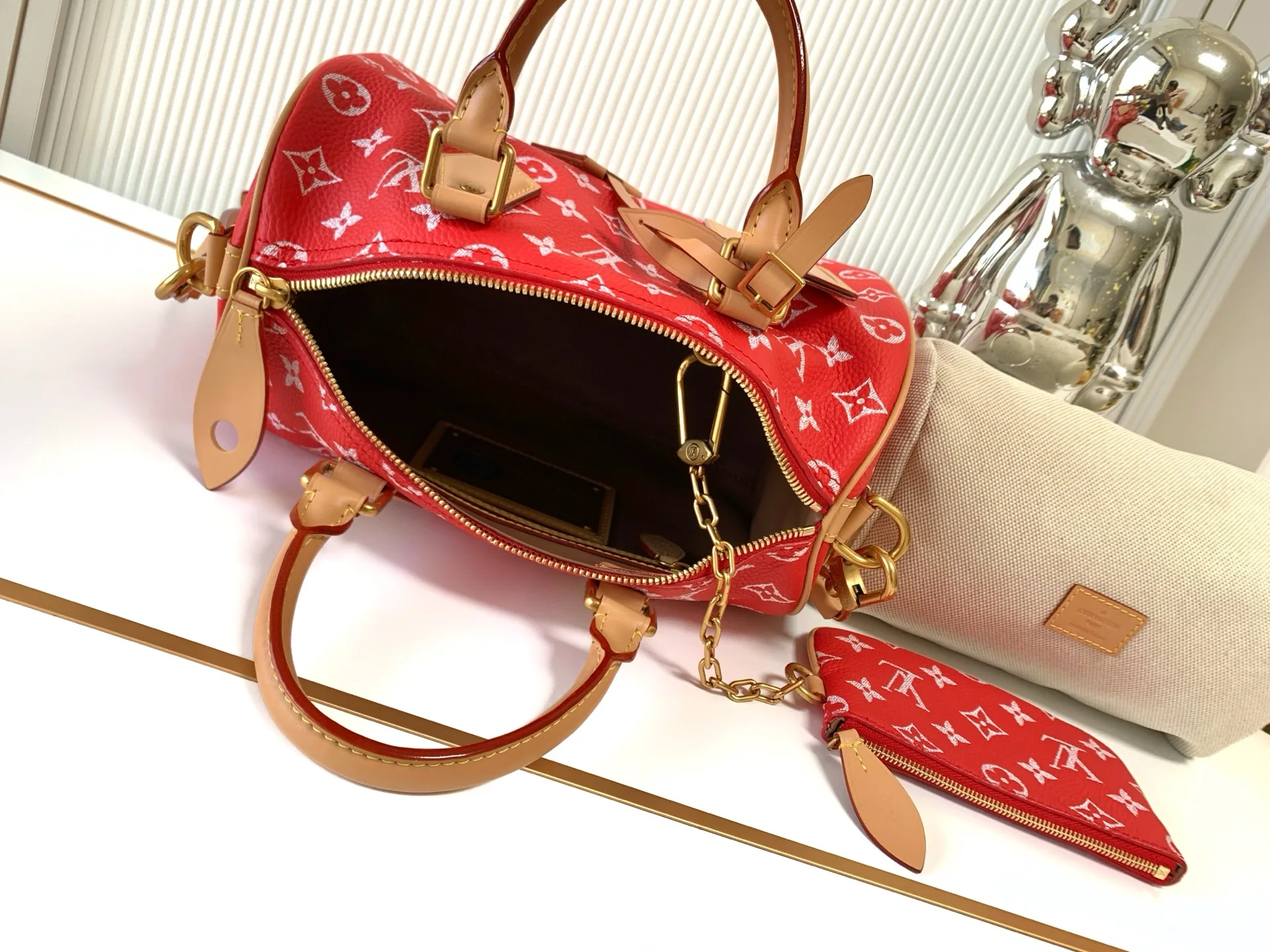 Louis Vuitton M24425 Red Speedy P9 Bandouliere 25 Bag - Detail view 11