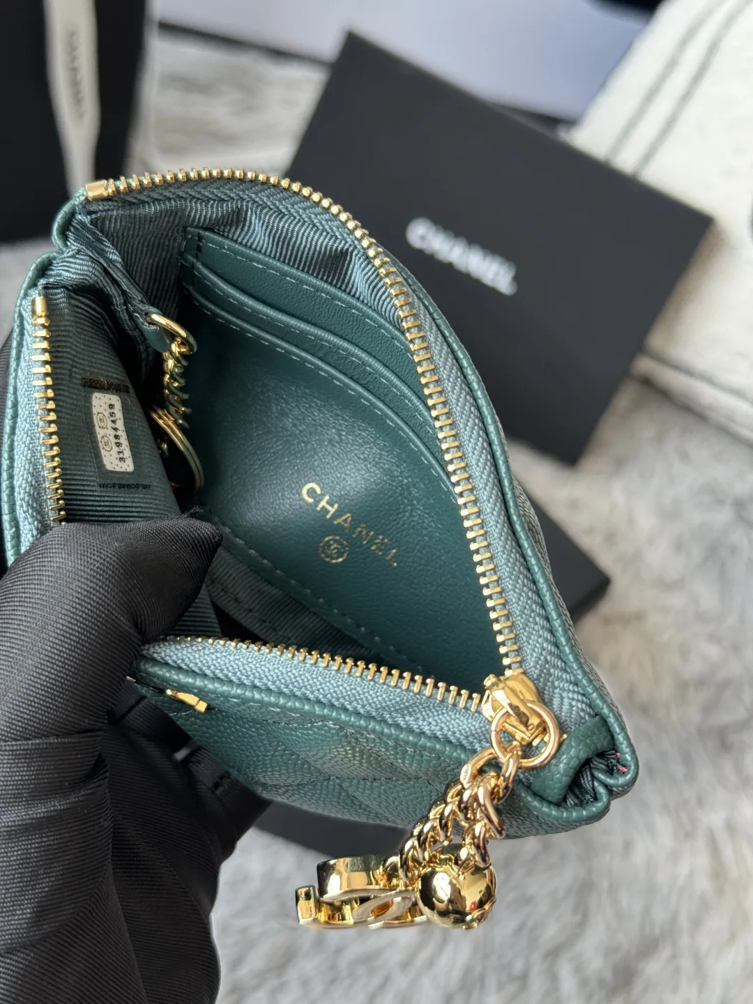 Chanel A50168 Zipped Pendant Coin Purse Card Holder - Detail view 8
