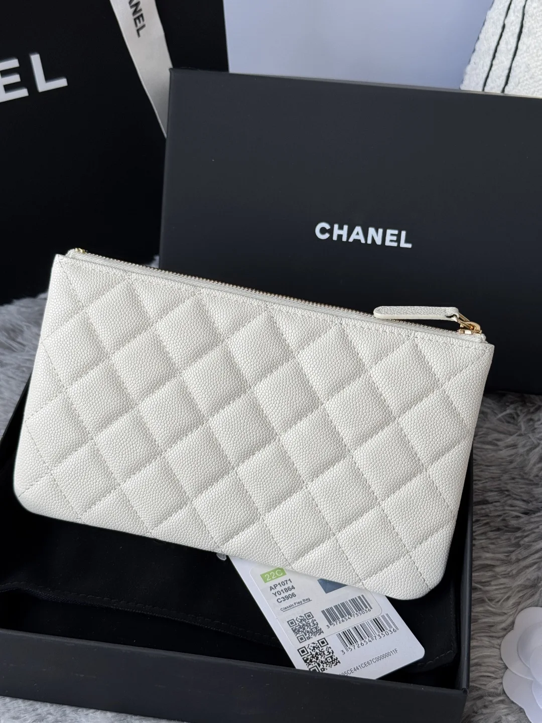 Chanel AP1071 New Ball Grain Diamond Pattern Coin Purse Clutch - Detail view 3