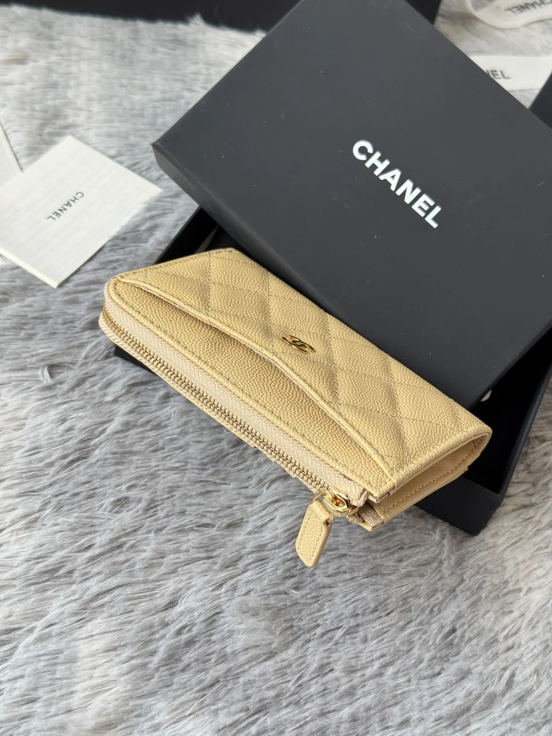 Chanel A3179 2024 7-shaped single pull card holder - Detail view 4