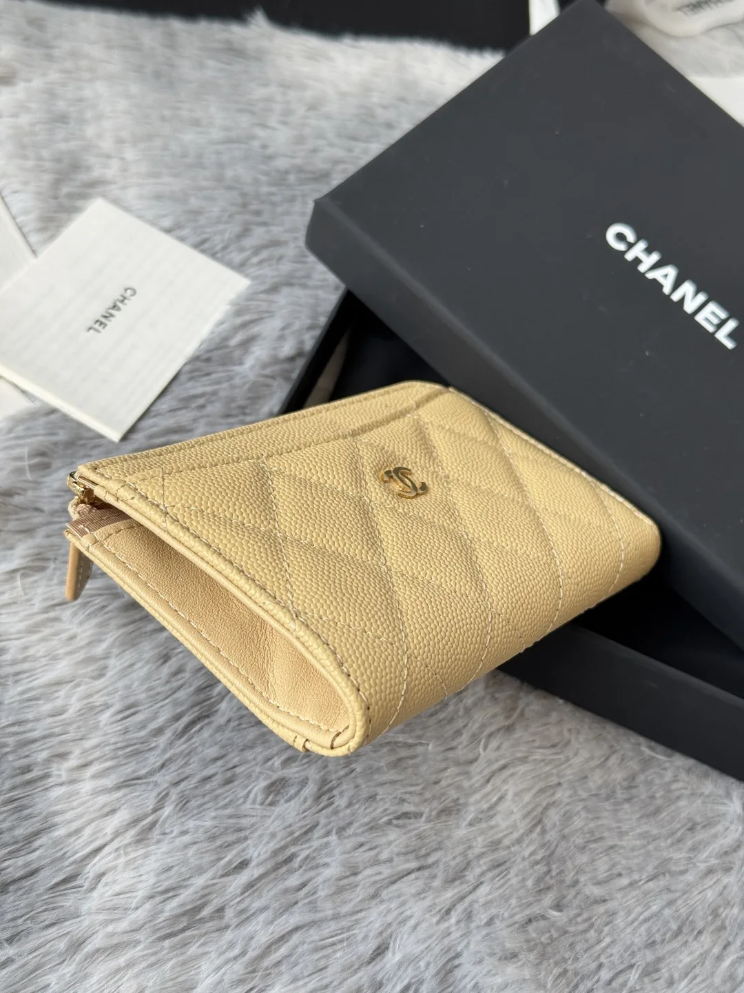 Chanel A3179 2024 7-shaped single pull card holder - Detail view 5