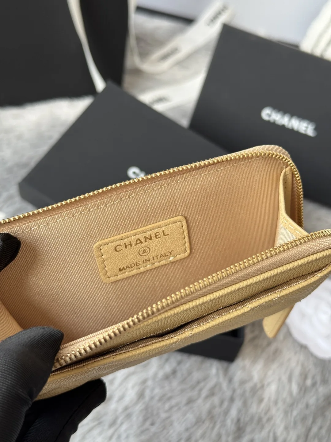 Chanel A3179 2024 7-shaped single pull card holder - Detail view 9